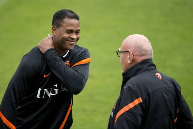 (L-R) assistant trainer Patrick Kluivert of Holland,Perschef Kees Jansma of Holland Training session Dutch team 2012 2013 xVIxVI-Imagesx xLaurensxLindhoutxIVx 1185796