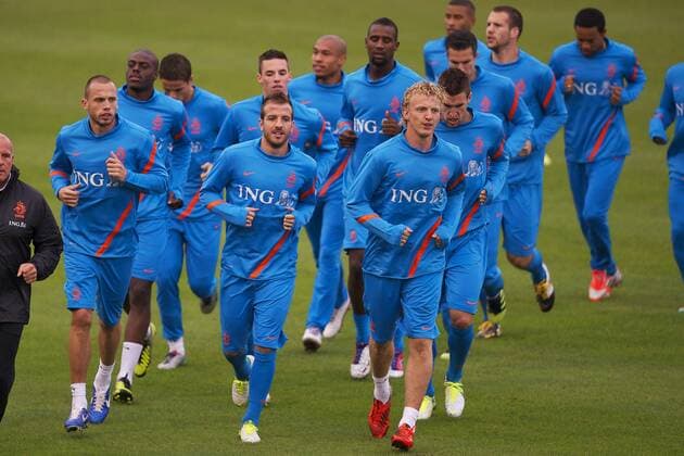 (L-R) Johnny Heitinga,Rafael van der Vaart,Dirk Kuyt Training session Dutch team 2012 2013 xVIxWillemxJanxDijkdrentxIVx 1185755
