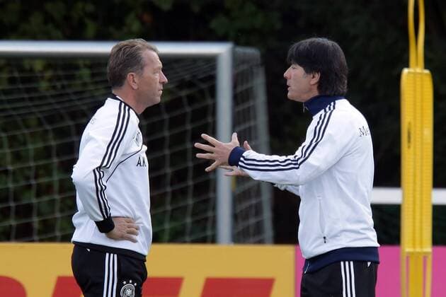 Bundestrainer Joachim Löw mit Torwarttrainer Andreas Köpke (D)