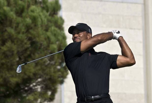 (121009) -- ANTALYA, Oct. 9, 2012 (Xinhua) -- Tiger Woods of the United States hits his tee shot on the tenth hole during his match at the Turkish Airlines World Golf Final at Antalya Golf Club in Antalya, Turkey, October 9, 2012. Turkish Airlines World Golf Final kicked off here on Tuesday.(Xinhua Ma Yan) TURKEY-ANTALYA-WORLD GOLF FINAL 