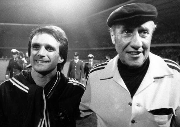 Wolfgang Overath und Bundestrainer Helmut Schön (beide BR Deutschland)
