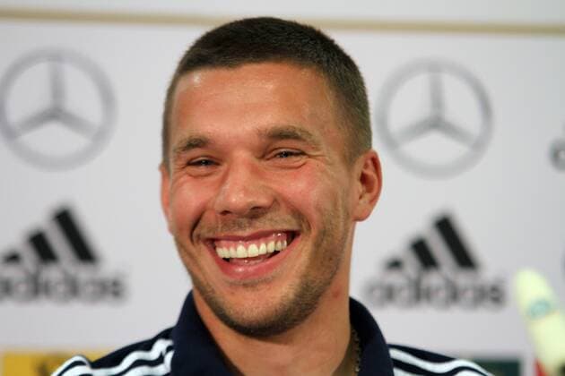 10.10.2012, Frankfurt, DFB-PK, zur Vorbereitung für die WM-Qualifikationsspiele gegen Irland und Schweden, Portrait Nationalspieler Lukas Josef Podolski (Deutsche Nationalmannschaft) Lachend, sehr entspannt