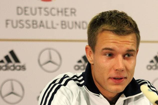 10.10.2012, DFB-PK, zur Vorbereitung für die WM-Qualifikationsspiele gegen Irland und Schweden, Portrait Nationalspieler Holger Badstuber (Deutsche Nationalmannschaft) ernst, nachdenklich