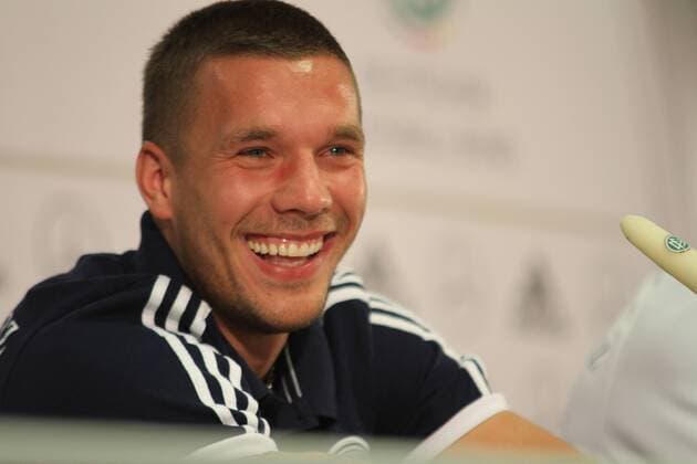 10.10.2012, Frankfurt, DFB-PK, zur Vorbereitung für die WM-Qualifikationsspiele gegen Irland und Schweden, Portrait Nationalspieler Lukas Josef Podolski (Deutsche Nationalmannschaft) Lachend, sehr entspannt