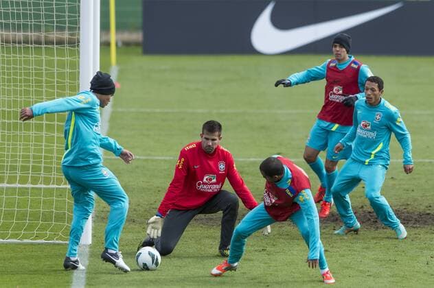 WROCLAW 10 10 2012 Training Brasilien - Adriano (R), Kaka (2.R) und Sandro (L) -  BOR_20121010_3381