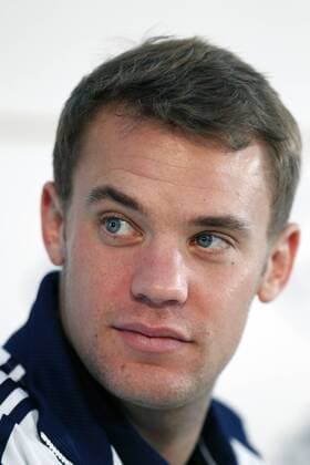 Manuel Neuer, Torwart der deutschen Nationalmannschaft, Porträt, Portrait, Lachen, Freude, optimismus, hoch PK der Deutschen Nationalmannschaft, Nati, DFB, Pressekonferenz, PK, Fußball, Fussball, soccer, Herren, Deutschland, Germany Berlin, 14.10.2012 Hertha BSC-Amateurstadion
