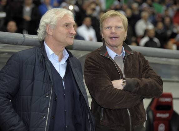 14.10.2012, Fussball Das ran Jahrhundertspiel ( Die ultimative Revanche ), Deutschland - Italien , Duell der Altstars für einen guten Zweck in der Commerzbank-Arena Frankfurt am Main. v.li: Coach Rudi Völler und Coach Oliver Kahn (Deutschland).