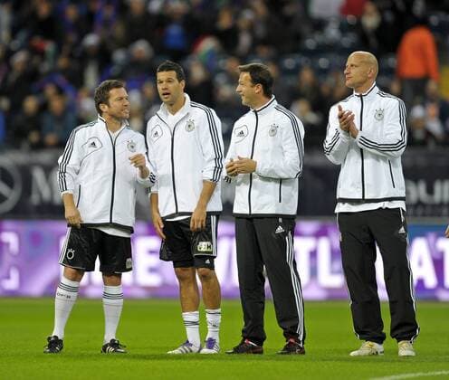 14.10.2012, Fussball Das ran Jahrhundertspiel ( Die ultimative Revanche ), Deutschland - Italien , Duell der Altstars für einen guten Zweck in der Commerzbank-Arena Frankfurt am Main. v.li: Lothar Matthäus, Michael Ballack, Fredi Bobic, Carsten Jancker (alle Deutschland) vor dem Spiel.