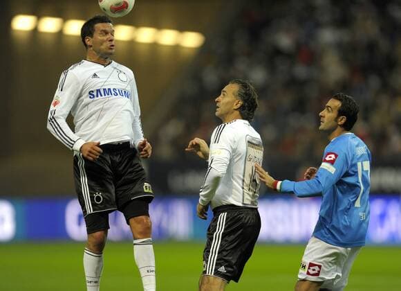 14.10.2012, Fussball Das ran Jahrhundertspiel ( Die ultimative Revanche ), Deutschland - Italien , Duell der Altstars für einen guten Zweck in der Commerzbank-Arena Frankfurt am Main. li: Michael Ballack, mitte: Maurizio Gaudino (GER).