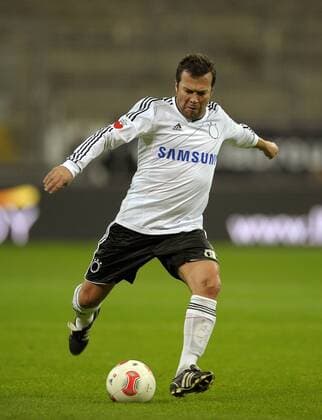 14.10.2012, Fussball Das ran Jahrhundertspiel ( Die ultimative Revanche ), Deutschland - Italien , Duell der Altstars für einen guten Zweck in der Commerzbank-Arena Frankfurt am Main. LOTHAR MATTHÄUS (Deutschland) am Ball.