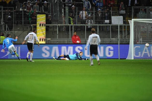 Fußball Jahrhundertspiel Deutschland - Italien am 14.10.2012 in der Commerzbank-Arena in Frankfurt am Main Tor zum 0:1 für Italien durch Luca Facchetti ( Italien ), links