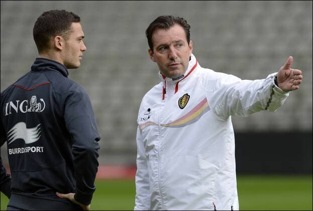 Thomas Vermaelen - Marc Wilmots (Trainer) FUSSBALL - Training der belgischen Nationalmannschaft in Brüssel - 15 10 2012 Photonews Panoramic 
