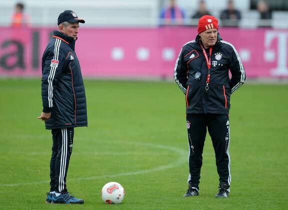 Fussball 1. Bundesliga: Saison 2012 2013 Training beim FC Bayern München 15.10.2012 Trainer Jupp Heynckes und Co Trainer Hermann Gerland (v. li., ) 