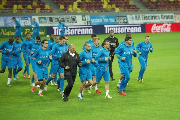 (L-R) Bruno Martins Indi of Holland, Luciano Narsingh of Holland, Urby Emanuelson of Holland, Nick Viergever of Holland, Daryl Janmaat of Holland, Eljero Elia of Holland, Nigel de Jong of Holland, Kevin Strootman of Holland, Ron Vlaar of Holland, physical trainer Rene Wormhout of Holland, John Heitinga of Holland, Robin van Persie of Holland, Dirk Kuyt of Holland, Rafael van der Vaart of Holland, assistant trainer Patrick Kluivert of Holland, Klaas Jan Huntelaar of Holland, Douglas of Holland, Jordy Clasie of Holland Netherlands Training Session 2012 2013 xVIxMAURICExVANxSTEENxIVx 1193147