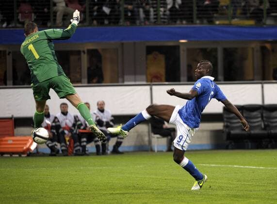 Mario Balotelli gol Italia Milano 16 10 2012 Stadio San Siro Football Italien vs Dänemark FedericoXInsidefoto