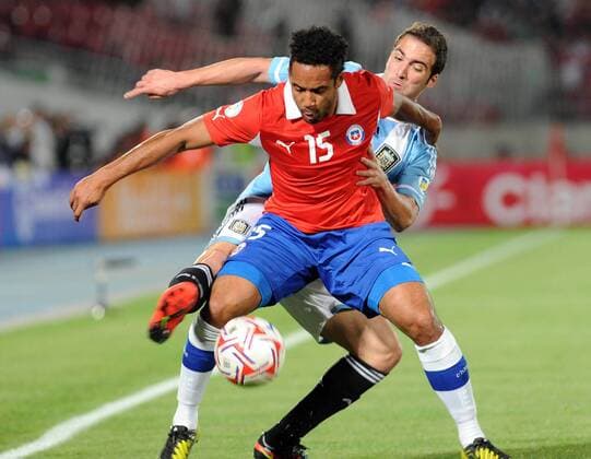 SANTIAGO, Oct. 16, 2012 (Xinhua) -- Player Jean Beausejour (Front) of Chile vies for the ball against Gonzalo Higuain (Back) of Argentina during a match of the World Cup Qualifiers at Santiago National Stadium, in Santiago city, capital of Chile, on Oct. 16, 2012. (Xinhua Maximiliano Luna TELAM) (tl) (rh) CHILE-SANTIAGO-SOCCER-CHILE VS ARGENTINA 