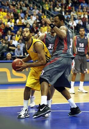 Brian Randle, Shelden Williams Zweikampf Aktion Spielszene Alba Berlin - Elan Chalon-sur-Saone 18.10.2012 Basketball Turkish Airlines Euroleague O2-Wolrd Berlin Herren Saison 2012 2013