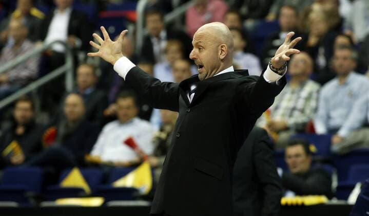 Trainer Sasa Obradovic Einzelbild Aktion Emotion Gestik Alba Berlin - Elan Chalon-sur-Saone 18.10.2012 Basketball Turkish Airlines Euroleague O2-Wolrd Berlin Herren Saison 2012 2013