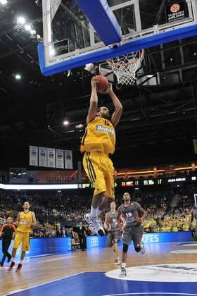 18.10.2012, O2 World, Berlin, GER, EL (Turkish Airlines Euroleague), Alba Berlin vs. Elan Chalon im Bild dunking von Brian Randle (ALBA Berlin) Aktion Action