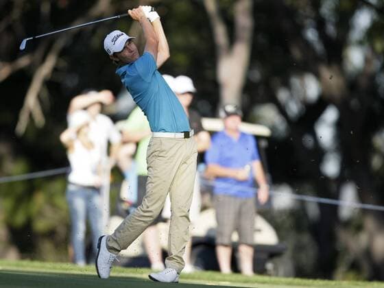 20.10.2012 Perth, Australia. Jason Scrivener (AUS) plays an approach on the 18th hole during the third Round of the ISPS Handa Perth International Golf Tournament from the Lake Karrinyup Country Club. xDavidxWoodleyx  ActionPlus20198375