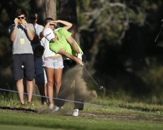 20.10.2012 Perth, Australia. Max McCardle (AUS) hits out of the rough on the 18th hole during the third Round of the ISPS Handa Perth International Golf Tournament from the Lake Karrinyup Country Club. xDavidxWoodleyx  ActionPlus20198376