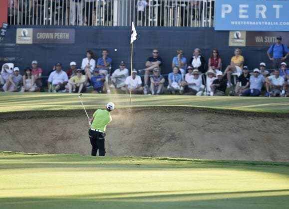 20.10.2012 Perth, Australia. Max McCardle (AUS) plays out of the bunker on the 18th hole during the third Round of the ISPS Handa Perth International Golf Tournament from the Lake Karrinyup Country Club. xDavidxWoodleyx  ActionPlus20198377