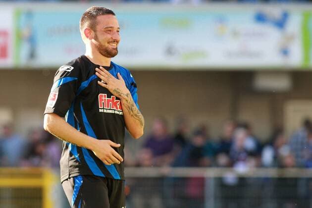 Paderborn, Deutschland 21. Oktober 2012: 2. Bundesliga 12 13 - SC Paderborn 07 - St. Pauli. Naki, Deniz (Paderborn), Aktion . Einzelbild . sg