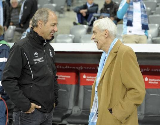 22.10.2012, Fussball 2.Bundesliga 2012 2013, 10.Spieltag, TSV 1860 München - Erzgebirge Aue, v.l. Trainer Reiner Maurer (1860) und Präsident Dieter Schneider (1860) im Gespräch.
