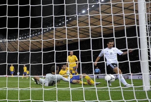 16.10.2012, Fussball WM-Qualifikationsspiel, 4.Spieltag, Europa-Gruppe, Deutschland - Schweden, im Olympiastadion Berlin. Tor von Miroslav Klose (re, GER).