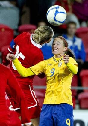 Växjö Sweden 2012 10 23 Exhibitions game Ladies 2012 Sweden vs Schweiz Kosovare Asllani (SWE) and Carokine Abbe(SCH) 
