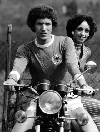 Klaus Toppmöller (BR Deutschland 1. FC Kaiserslautern) mit seiner Frau Roswitha