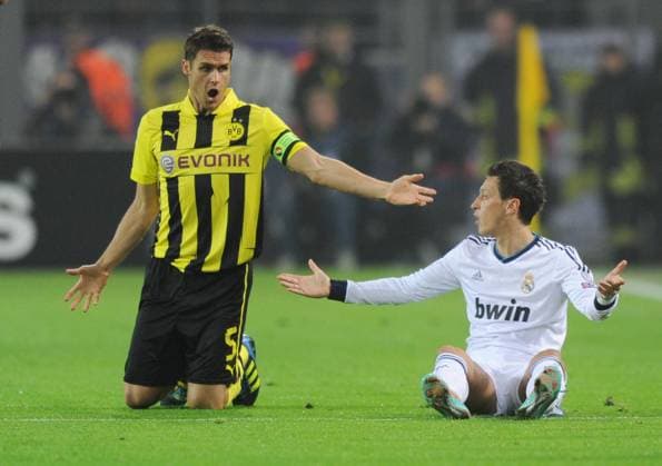 24-10-2012, Fussball, Saison 2012-2013, UEFA Champions League, Gruppenphase, Borussia Dortmund - Real Madrid 2-1, Sebastian Kehl (Borussia Dortmund), li., und Mesut Özil (Real Madrid)