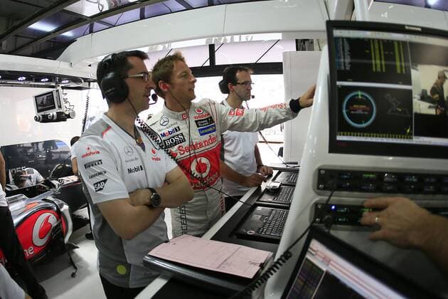 Motorsports: FIA Formula One World Championship 2012, Grand Prix of India, Dave Robson (GBR, Vodafone McLaren Mercedes), 3 Jenson Button (GBR, Vodafone McLaren Mercedes), xHOCHxZWEIx