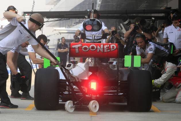 Motorsports: FIA Formula One World Championship 2012, Grand Prix of India, 4 Lewis Hamilton (GBR, Vodafone McLaren Mercedes), xHOCHxZWEIx