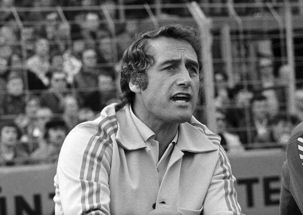 Hans Tilkowski BL Trainer bei Werder Bremen - hier in der Saison 1977 1978. Aus Eintracht Braunschweig gegen Werder Bremen 2:0 am 03.09.1977