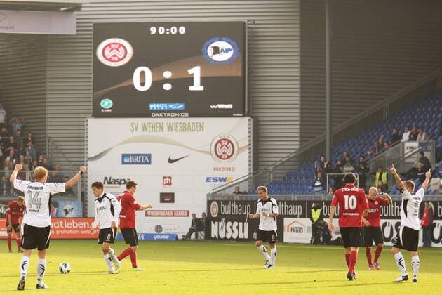 SCHLUSSJUBEL SV WEHEN WIESBADEN-ARMINIA BIELEFELD WIESBADEN 20.10.12