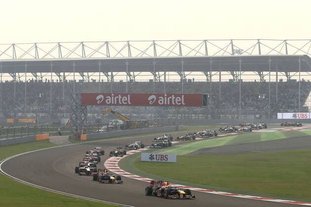 Motorsports: FIA Formula One World Championship 2012, Grand Prix of India, 1 Sebastian Vettel (GER, Red Bull Racing), 2 Mark Webber (AUS, Red Bull Racing), start, mass, Masse, Menge, viele, many xHOCHxZWEIx