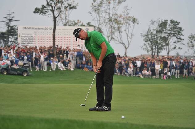 Peter Hanson of Sweden putts during the final round of the BMW Masters golf tournament at the Lake Malaren Golf Club in Shanghai, China, 28 October 2012.  20121028_35401
