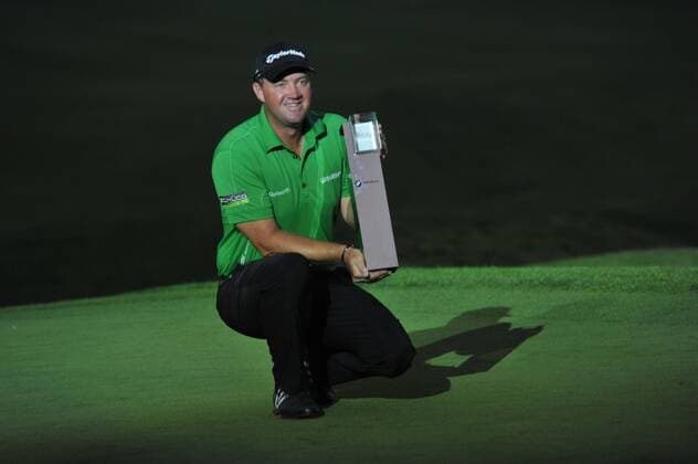 Peter Hanson of Sweden holds his champion trophy during the award ceremony of the BMW Masters golf tournament at the Lake Malaren Golf Club in Shanghai, China, 28 October 2012.  20121028_35419