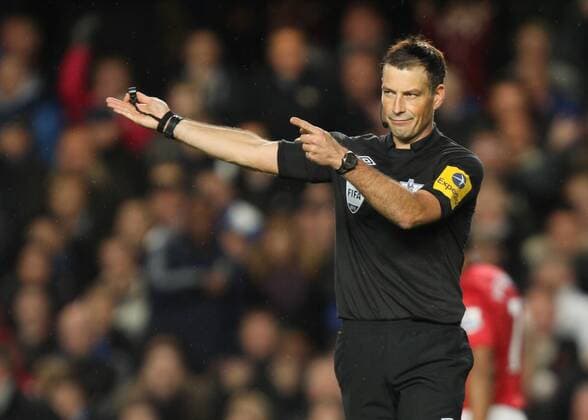 Pic: Paul Marriott . . Chelsea v Manchester United . . 28.10.12 Referee Mark Clattenburg. 