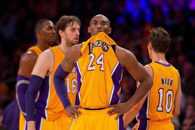 30 October 2012: Guard (24) Kobe Bryant of the Los Angeles Lakers chews his jersey while (12) Dwight Howard, (16) Pau Gasol, and (10) Steve Nash speak while playing against the Dallas Mavericks during the first half of the Mavericks 99-91 victory over the Lakers at the STAPLES Center in Los Angeles, CA. NBA Basketball Herren USA OCT 30 Mavericks at Lakers Icon181121030018 EDITORIAL USE ONLY