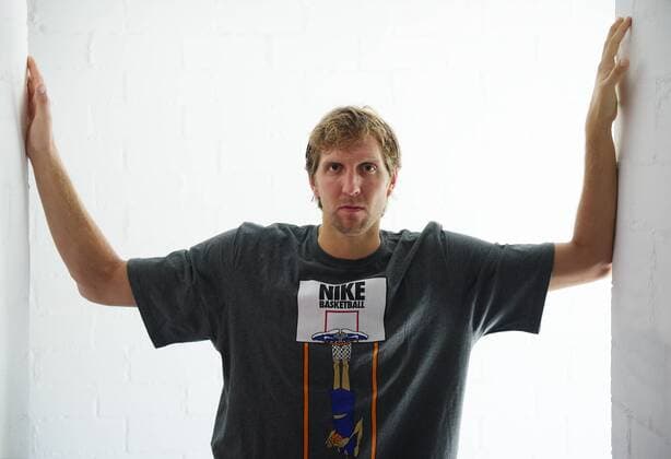 ! Mindesthonorar: EUR 80,00 zuzügl. Mwst. ! Basketball Würzburg 13.09.2012 NBA Dallas Mavericks Dirk Nowitzki (GER) vor der NBA-Saison 2012 2013 in einer Sporthalle in Würzburg-Randersacker