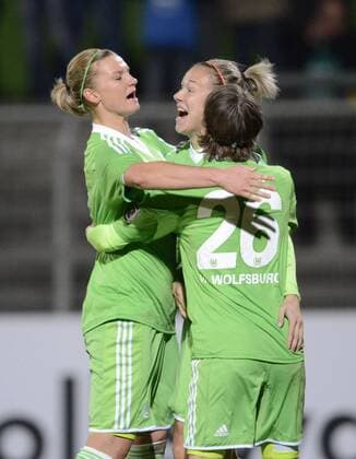v.l.:Alexandra Popp, Zsanett Jakabfi und Conny Pohlers (WOB), VfL Wolfsburg (WOB) - Röa IL (R), Fußball, UEFA Women - Champions League, Saison 2012 2013, Wolfsburg, 01.11.2012,