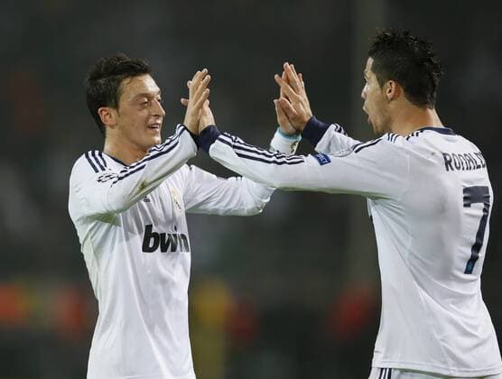 Dortmund,CL,Borussia Dortmund-Real Madrid 2-1 am 24.10.2012 Mesut ÖZIL ( Real Madrid ) -li.- und Cristiano RONALDO ( Real Madrid ) -re.-
