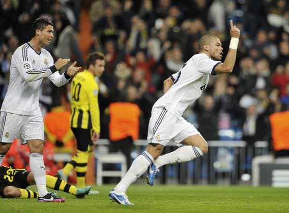 6.11.2012, Fussball, Champions League 2012 2013, 4. Spieltag, Estadio Santiago Bernabeu, Madrid, Spanien, Real Madrid (weiss) - Borussia Dortmund (gelb) ---- Pepe (Madrid) jubelt Kolvenbach