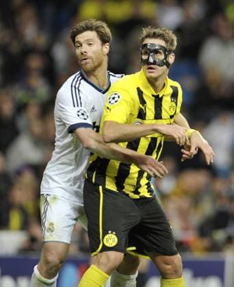 6.11.2012, Fussball, Champions League 2012 2013, 4. Spieltag, Estadio Santiago Bernabeu, Madrid, Spanien, Real Madrid (weiss) - Borussia Dortmund (gelb) ---- Xabi Alonso (Madrid), Sebastian Kehl (BVB) Kolvenbach