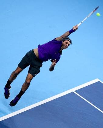 LONDON, Nov. 8, 2012 -- Switzerland s Roger Federer returns a shot during the men s singles match at the ATP Tennis Herren World Tour Finals in the O2 Arena in London, Britain, on Nov. 8, 2012. 