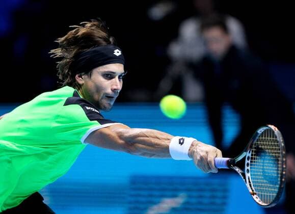 LONDON, Nov. 8, 2012 -- David Ferrer of Spain returns a shot during the men s singles match at the ATP Tennis Herren World Tour Finals in the O2 Arena in London, Britain, on Nov. 8, 2012. 