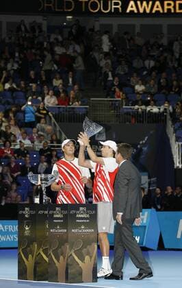 08.11.2012 London, England. Bob and Mike Bryan receive the ATP Tennis Herren World Tour No.1 Doubles Team Award and the ATPWorldTour.com Fans Favourite Doubles Award. xHongboxChenx  ActionPlus11345448