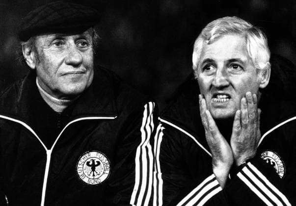 Bundestrainer Helmut Schön (li.) und Co Trainer Jupp Derwall (beide BR Deutschland)